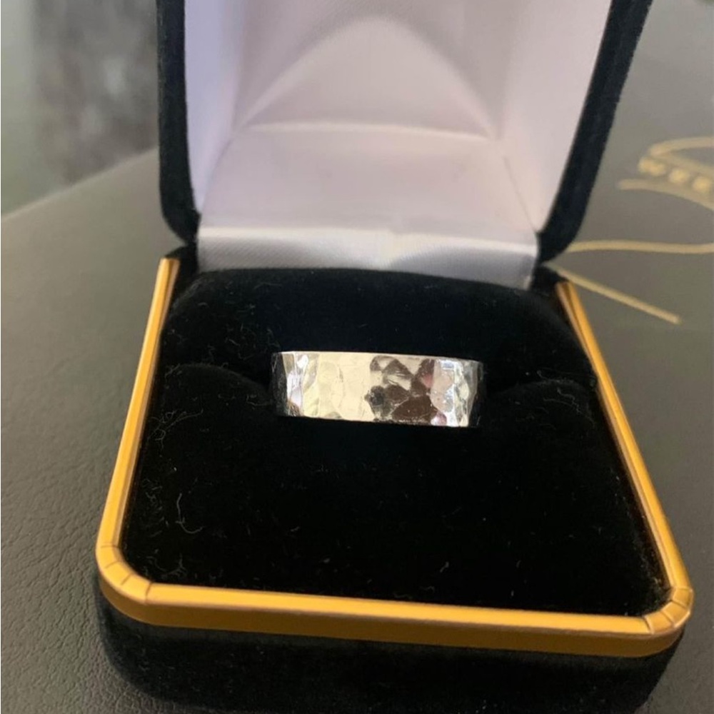 Jane’s Avery hammered ring